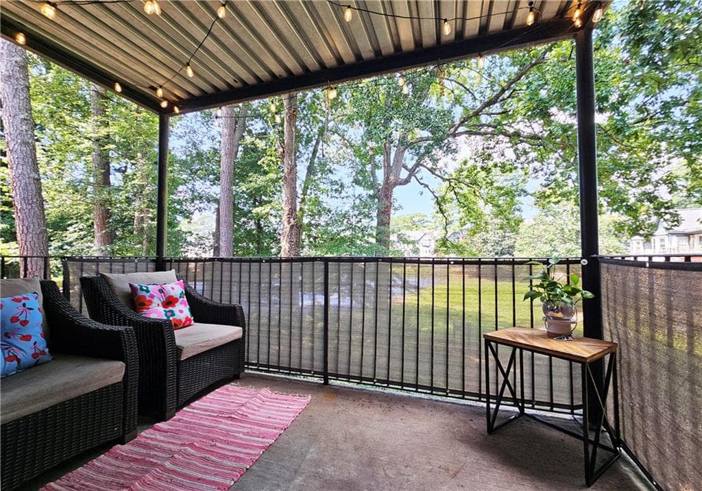 2 bedroom, 2 bathroom, 1,206 sq ft condominium for sale at 6851 Roswell Road H-31, Sandy Springs, GA 30328 — photo 7