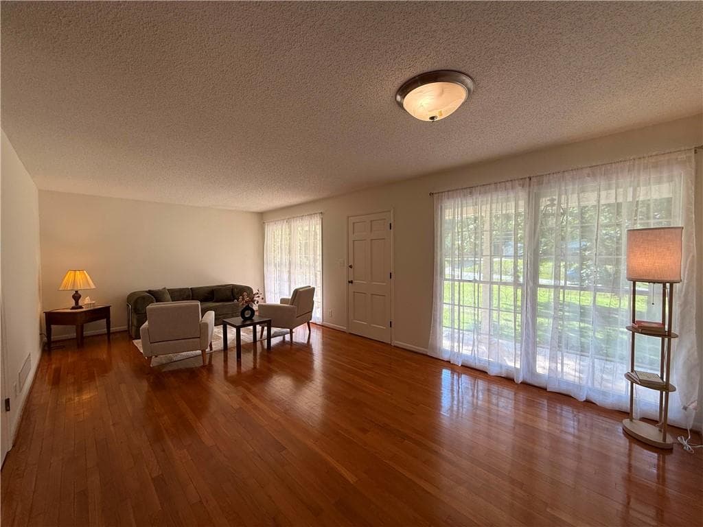 3 bedroom, 2 bathroom, 1,350 sq ft single family residence under contract at 4306 Bouldercrest Road, Ellenwood, GA 30294 — photo 10