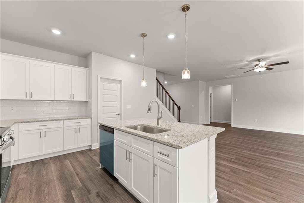5 bedroom, 4 bathroom, 3,900 sq ft single family residence for sale at 632 Bald Ridge Circle, Demorest, GA 30535 — photo 4