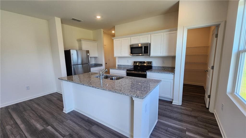 4 bedroom, 3 bathroom, 2,095 sq ft single family residence for sale at 32 Galilee Lane, Bethlehem, GA 30620 — photo 4