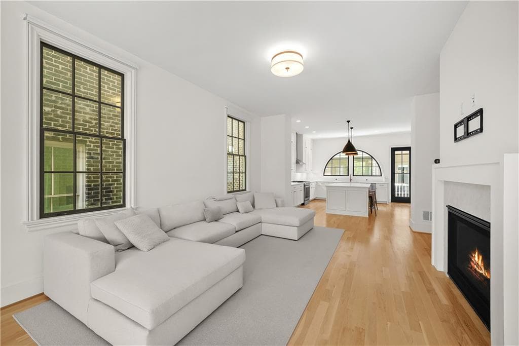 4 bedroom, 4 bathroom, 2,112 sq ft townhouse for rent at 683 Fraser Street, Atlanta, GA 30315 for $3,595 a month — photo 8