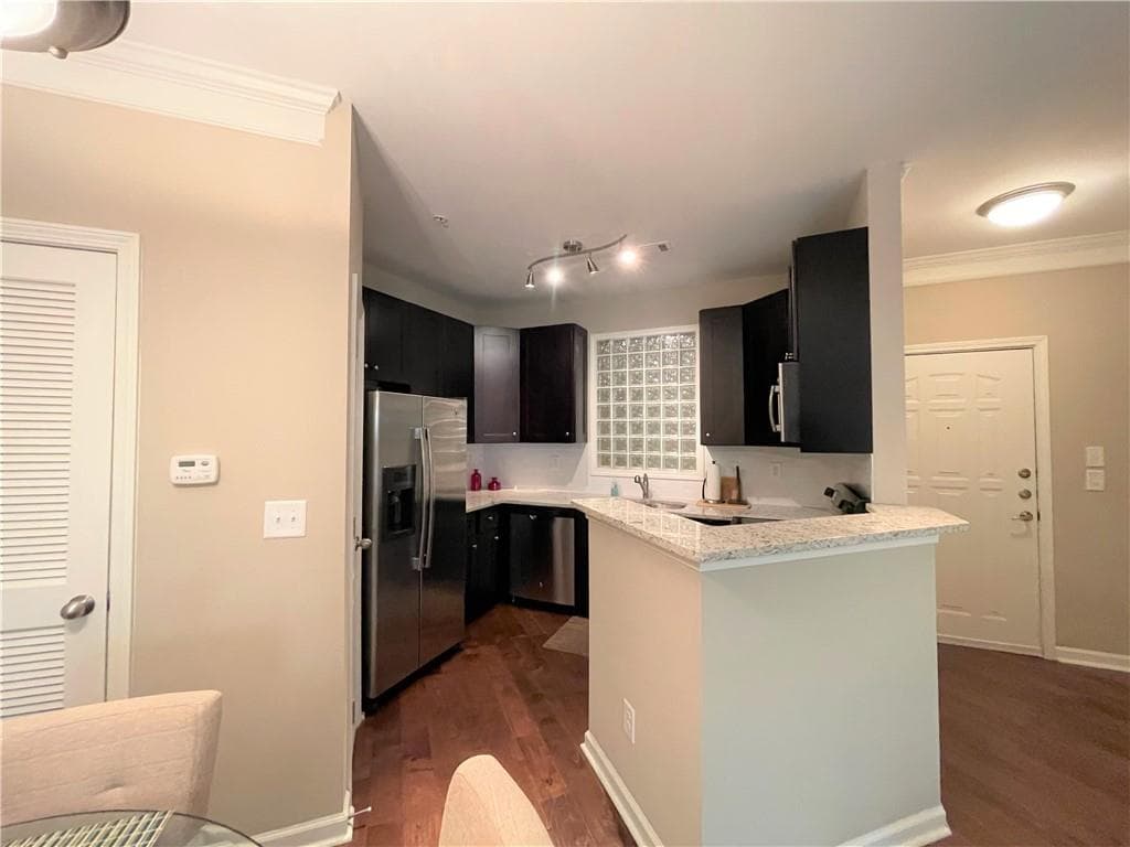 2 bedroom, 1 bathroom, 952 sq ft condominium for rent at 10 Perimeter Summit Boulevard 4132, Brookhaven, GA 30319 for $1,950 a month — photo 6