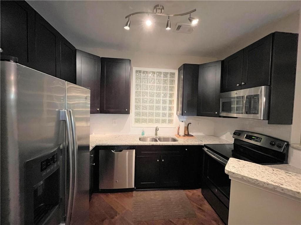 2 bedroom, 1 bathroom, 952 sq ft condominium for rent at 10 Perimeter Summit Boulevard 4132, Brookhaven, GA 30319 for $1,950 a month — photo 7