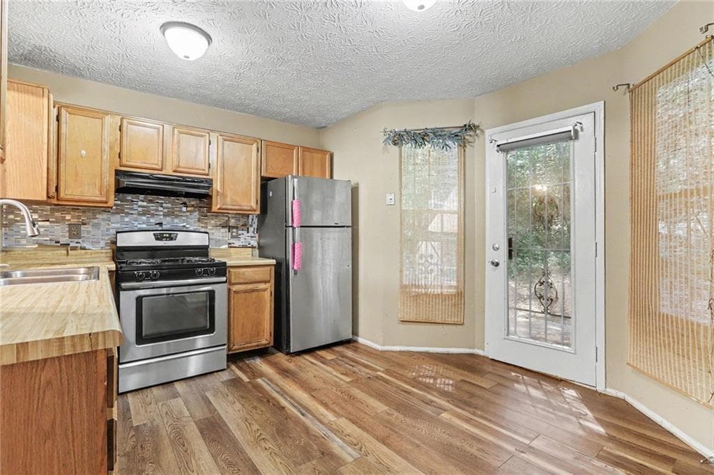 3 bedroom, 3 bathroom, 1,405 sq ft single family residence under contract at 2955 Sugarcreek Lane, Atlanta, GA 30316 — photo 6