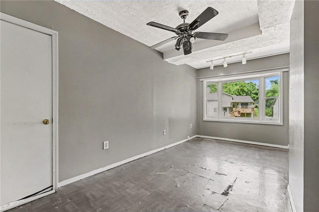 3 bedroom, 3 bathroom, 1,405 sq ft single family residence under contract at 2955 Sugarcreek Lane, Atlanta, GA 30316 — photo 8