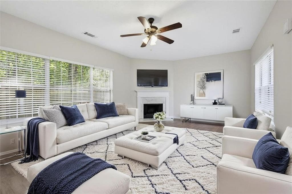 3 bedroom, 3 bathroom, 1,874 sq ft single family residence for sale at 4060 Robin Circle, College Park, GA 30349 — photo 5