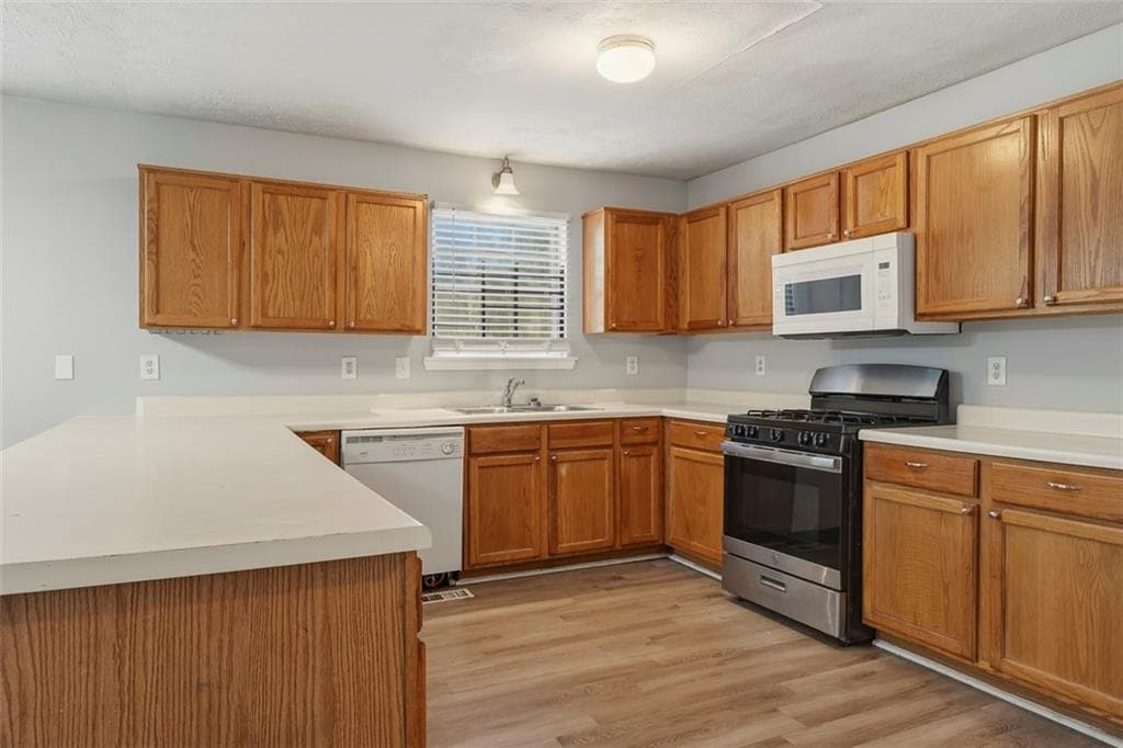 4 bedroom, 3 bathroom, 3,544 sq ft single family residence under contract at 3737 Waldrop Drive, Decatur, GA 30034 — photo 9