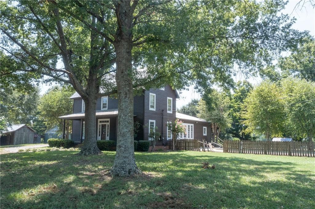 4 bedroom, 3 bathroom, 3,324 sq ft single family residence for sale at 330 Park Road, Eatonton, GA 31024 — photo 2