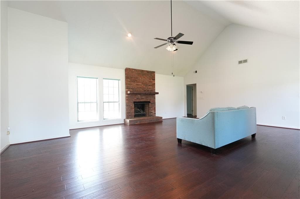 3 bedroom, 2 bathroom, 1,913 sq ft single family residence for sale at 1041 Forest Hills Drive, Conyers, GA 30094 — photo 3