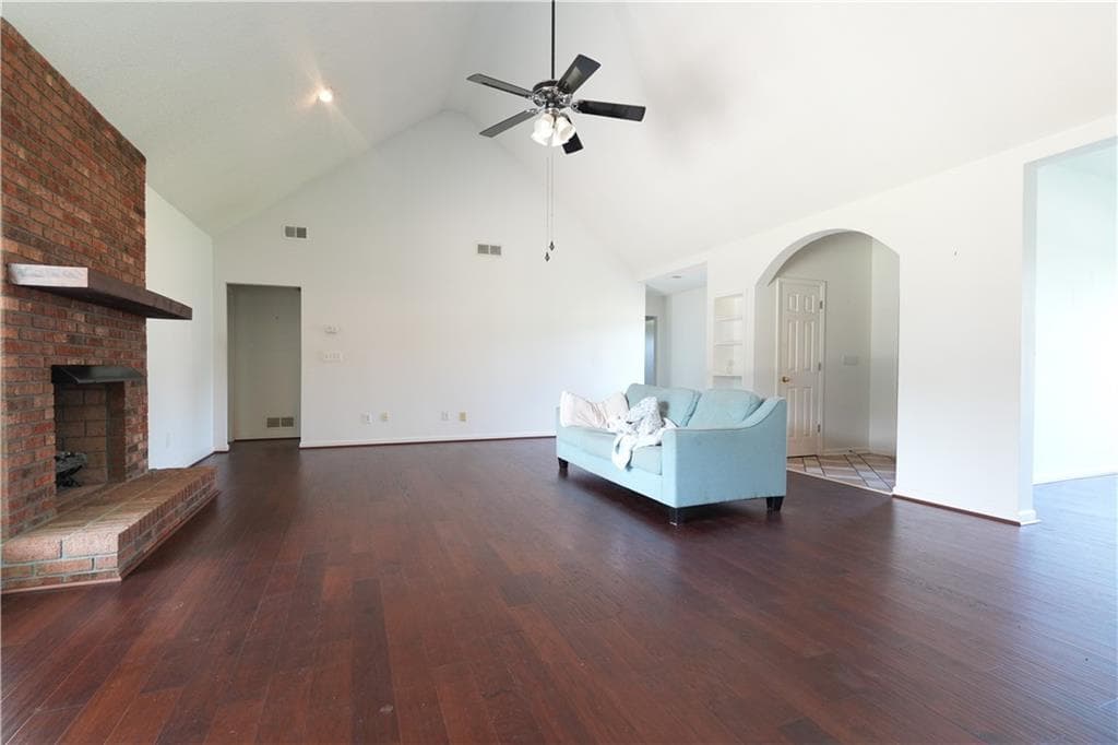 3 bedroom, 2 bathroom, 1,913 sq ft single family residence for sale at 1041 Forest Hills Drive, Conyers, GA 30094 — photo 4