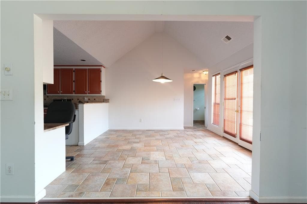 3 bedroom, 2 bathroom, 1,913 sq ft single family residence for sale at 1041 Forest Hills Drive, Conyers, GA 30094 — photo 7