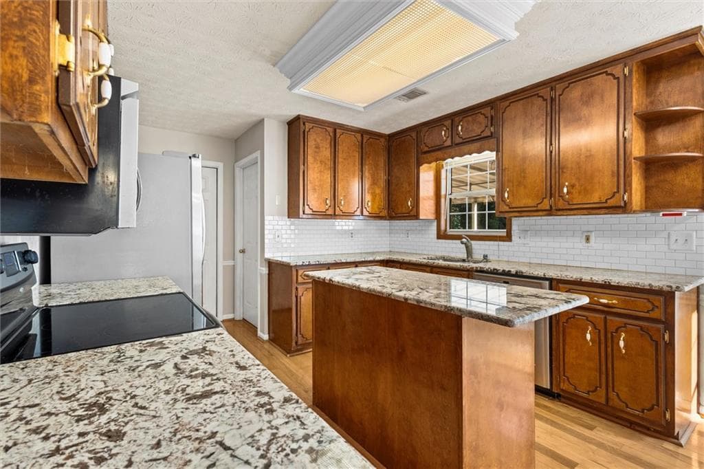 3 bedroom, 2 bathroom, 1,939 sq ft single family residence for sale at 842 Twin Oaks Drive, Monroe, GA 30655 — photo 4