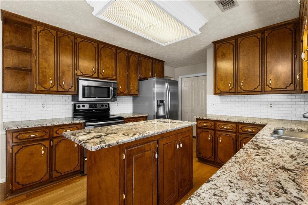 3 bedroom, 2 bathroom, 1,939 sq ft single family residence for sale at 842 Twin Oaks Drive, Monroe, GA 30655 — photo 5