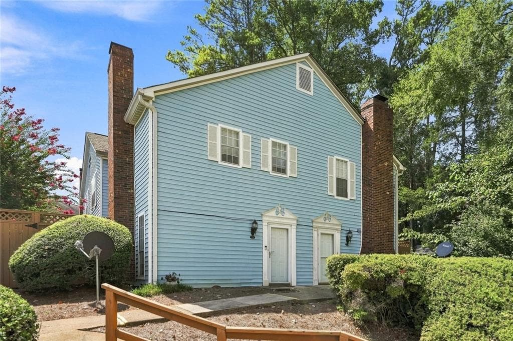 2 bedroom, 2 bathroom, 1,196 sq ft condominium for sale at 5557 Clover Rise Lane, Norcross, GA 30093 — photo 2