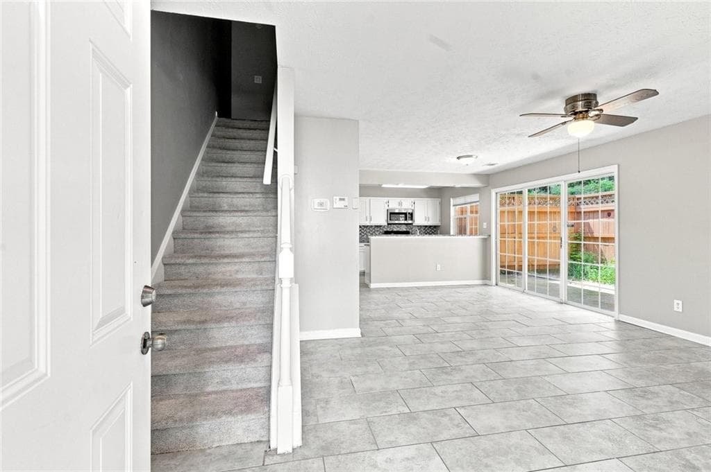 2 bedroom, 2 bathroom, 1,196 sq ft condominium for sale at 5557 Clover Rise Lane, Norcross, GA 30093 — photo 3