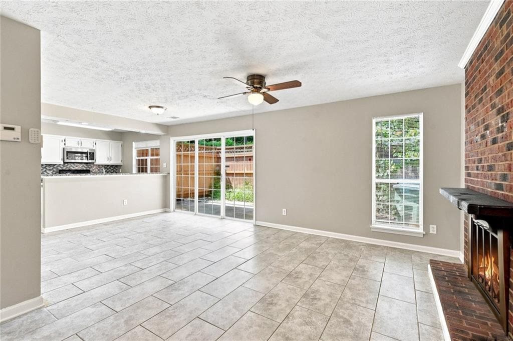 2 bedroom, 2 bathroom, 1,196 sq ft condominium for sale at 5557 Clover Rise Lane, Norcross, GA 30093 — photo 4
