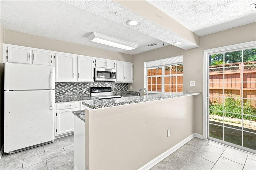 2 bedroom, 2 bathroom, 1,196 sq ft condominium for sale at 5557 Clover Rise Lane, Norcross, GA 30093 — photo 10
