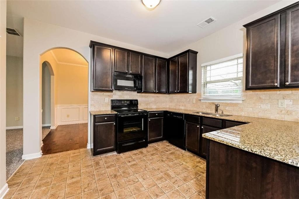 4 bedroom, 3 bathroom, 2,130 sq ft single family residence for sale at 633 Stevens Place, Mcdonough, GA 30252 — photo 10