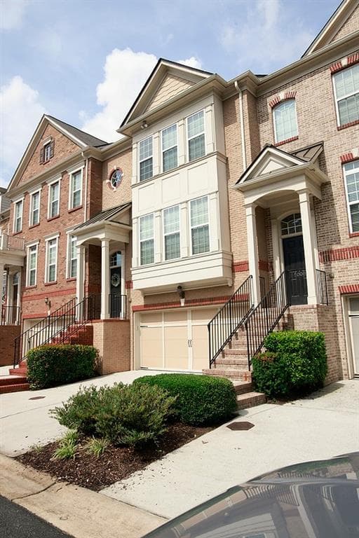 4 bedroom, 4 bathroom, 2,345 sq ft townhouse for sale at 5004 Ridgemont Walk 19, Atlanta, GA 30339 — photo 2