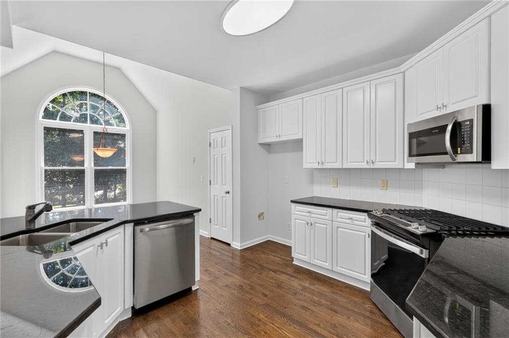 5 bedroom, 3 bathroom, 2,916 sq ft single family residence for sale at 1249 Gate Post Lane, Powder Springs, GA 30127 — photo 9