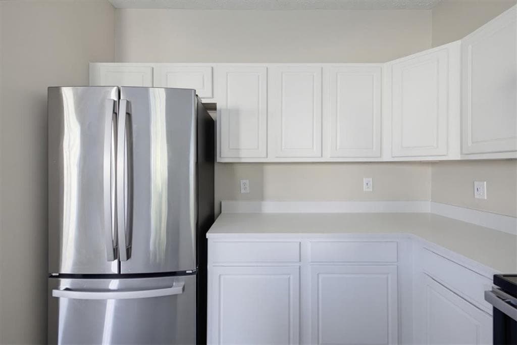 3 bedroom, 3 bathroom, 1,874 sq ft single family residence for sale at 4060 Robin Circle, College Park, GA 30349 — photo 9
