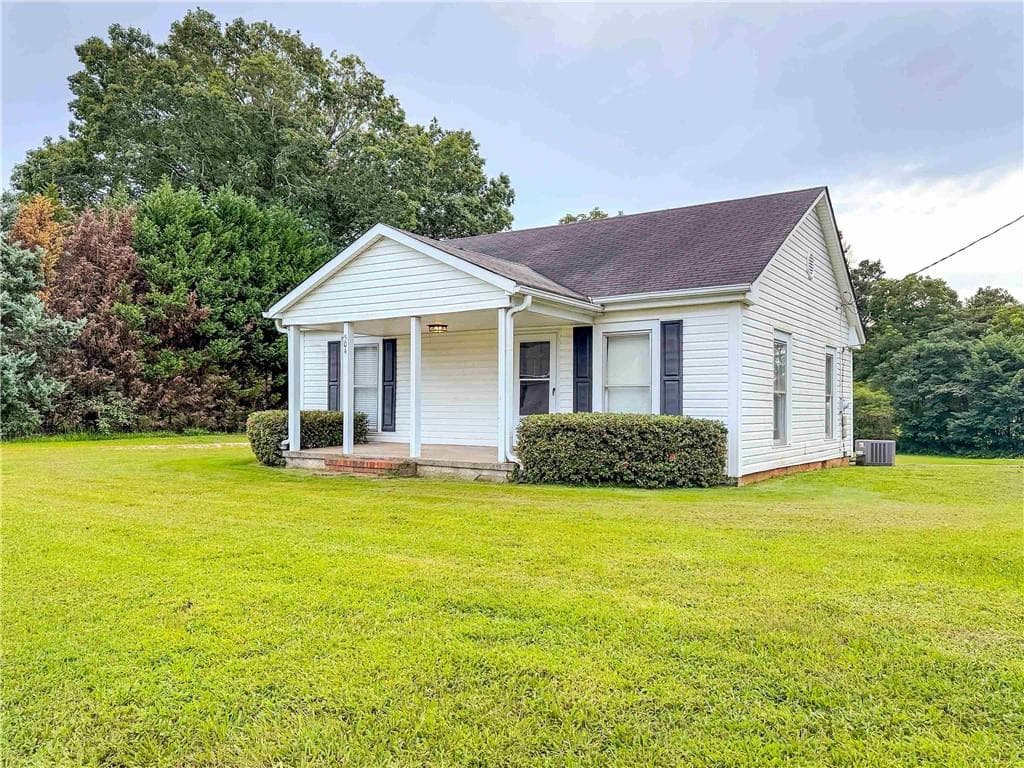 2 bedroom, 1 bathroom, 1,092 sq ft single family residence for rent at 504 Turner Avenue, Palmetto, GA 30268 for $1,500 a month — photo 2