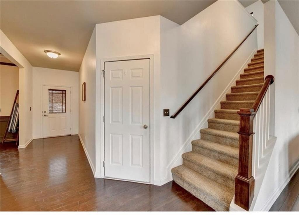 5 bedroom, 4 bathroom, 3,936 sq ft single family residence for sale at 1376 Castleberry Drive, Buford, GA 30518 — photo 3