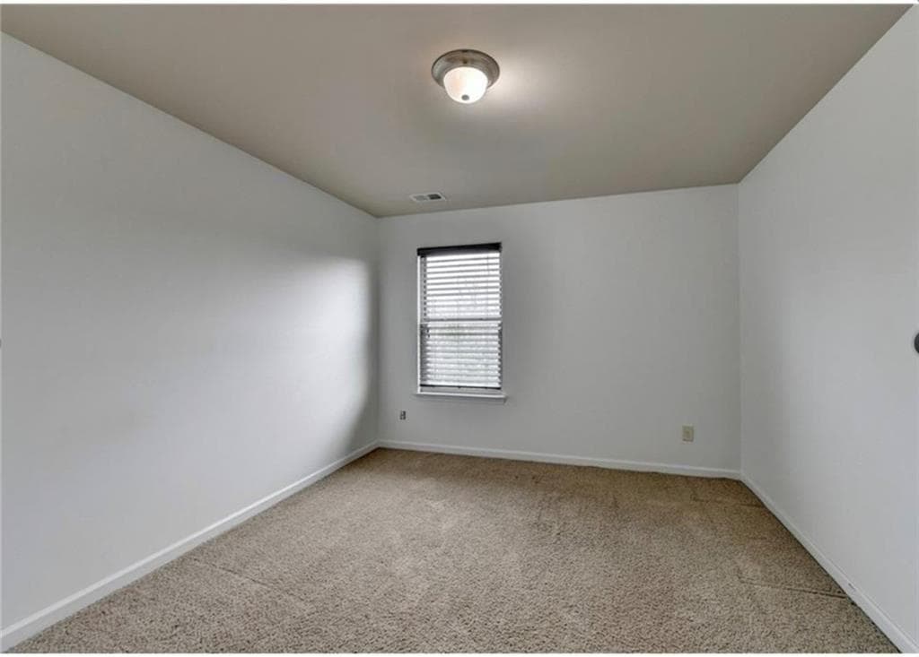 5 bedroom, 4 bathroom, 3,936 sq ft single family residence for sale at 1376 Castleberry Drive, Buford, GA 30518 — photo 4
