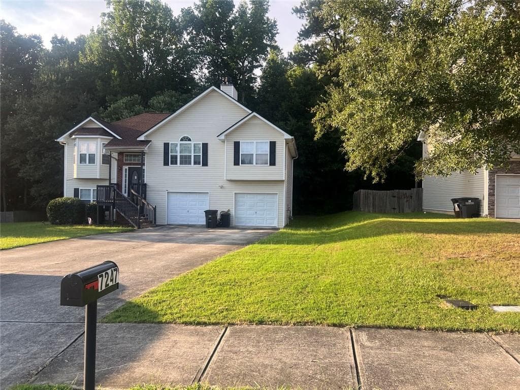 4 bedroom, 3 bathroom, 2,116 sq ft single family residence under contract at 7247 Cedar Forest Drive, Douglasville, GA 30134 — photo 2