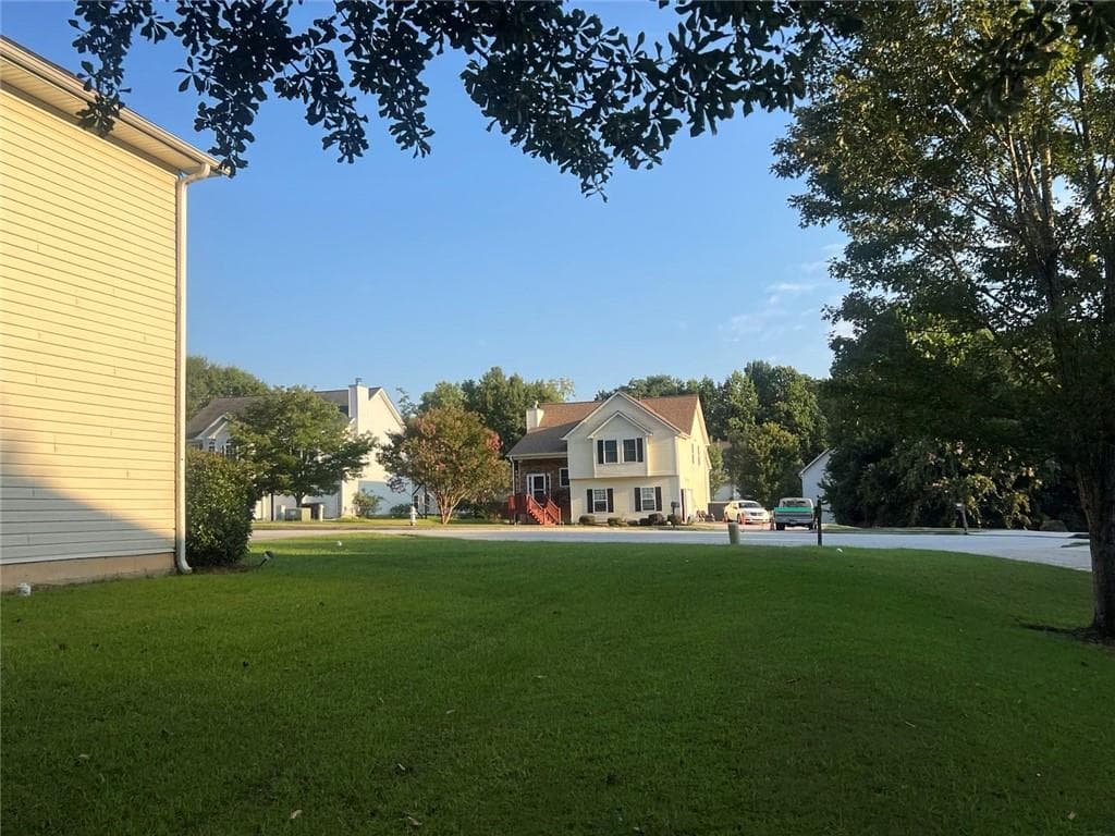 4 bedroom, 3 bathroom, 2,116 sq ft single family residence under contract at 7247 Cedar Forest Drive, Douglasville, GA 30134 — photo 3