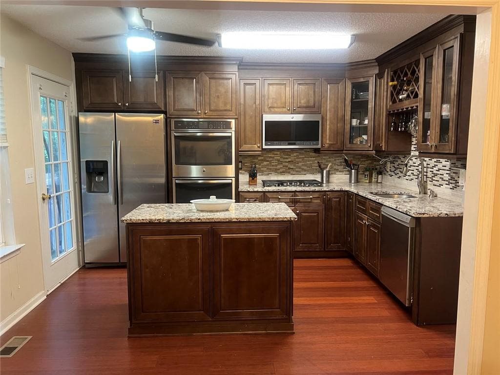 4 bedroom, 3 bathroom, 2,116 sq ft single family residence under contract at 7247 Cedar Forest Drive, Douglasville, GA 30134 — photo 8