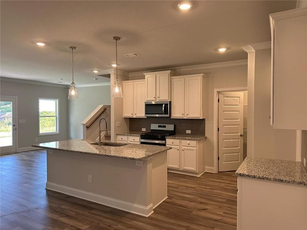 3 bedroom, 3 bathroom, 2,016 sq ft single family residence for rent at 3633 Dover Run Lane, Loganville, GA 30052 for $2,500 a month — photo 3