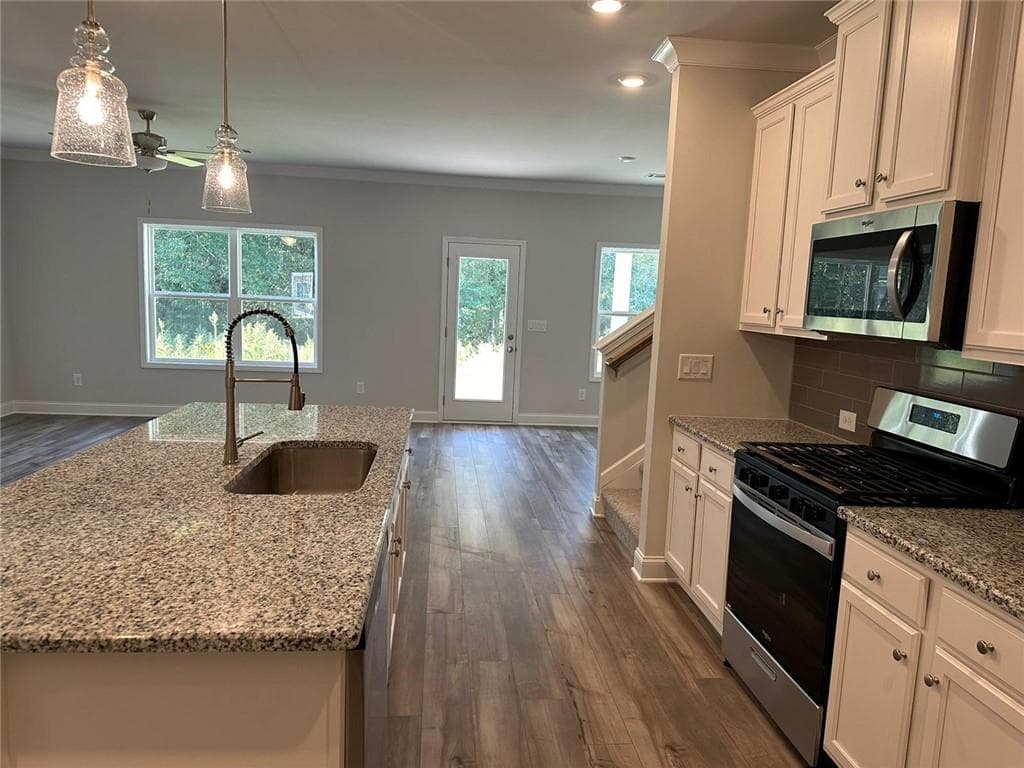 3 bedroom, 3 bathroom, 2,016 sq ft single family residence for rent at 3633 Dover Run Lane, Loganville, GA 30052 for $2,500 a month — photo 4