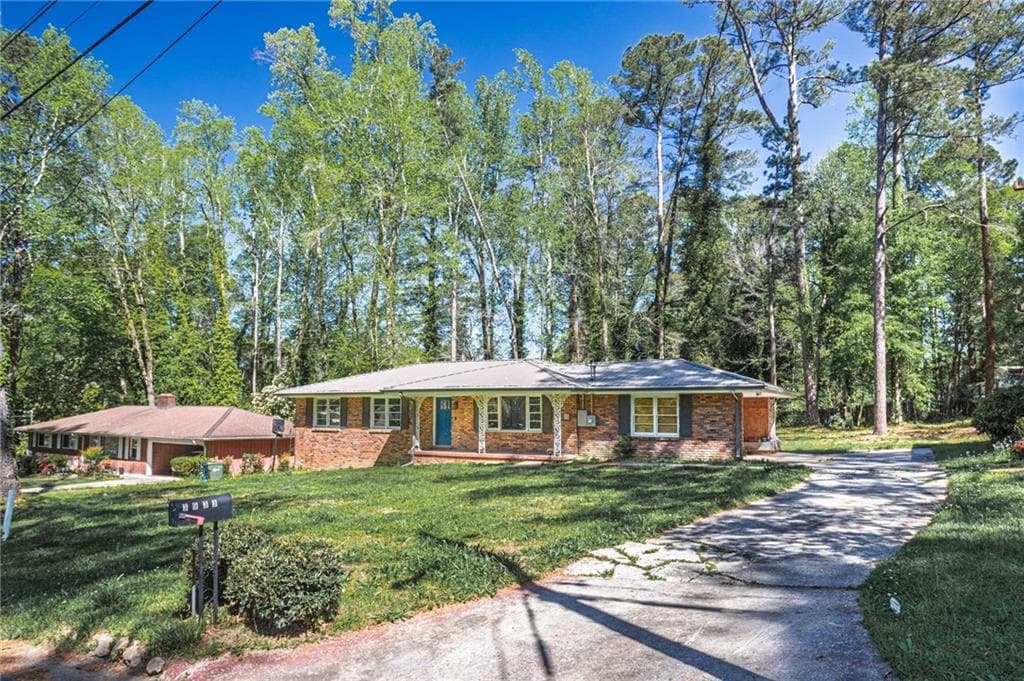 5 bedroom, 3 bathroom, 3,256 sq ft single family residence for sale at 2933 Shelly Drive, Atlanta, GA 30311 — photo 2