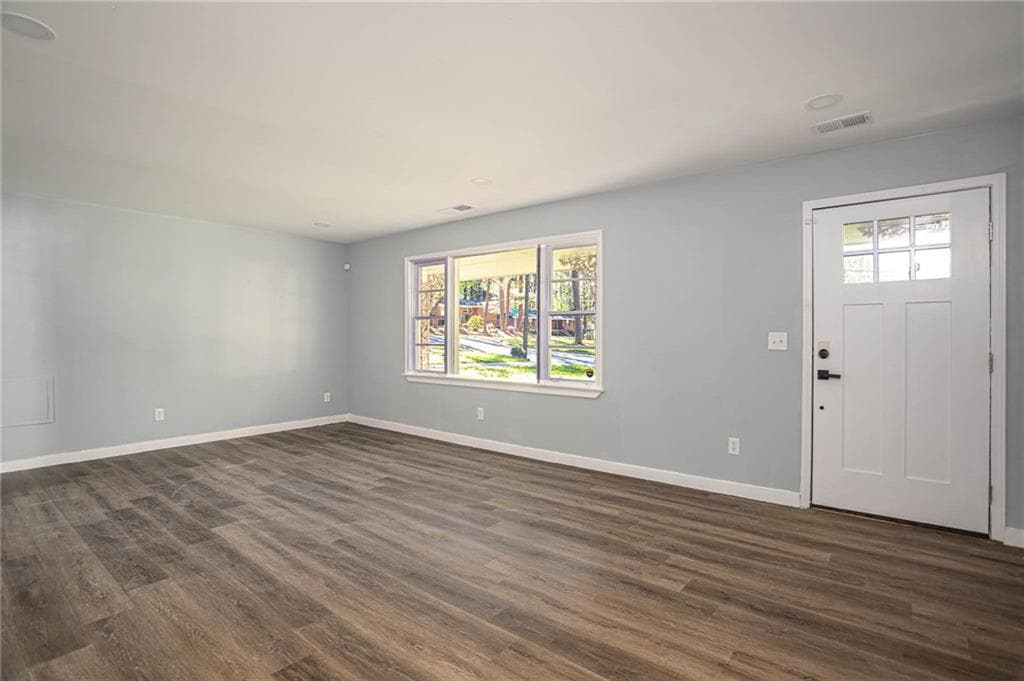 5 bedroom, 3 bathroom, 3,256 sq ft single family residence for sale at 2933 Shelly Drive, Atlanta, GA 30311 — photo 3