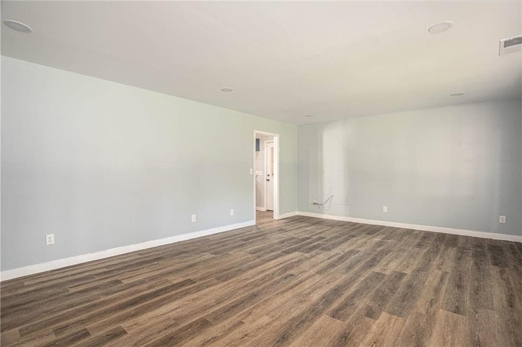 5 bedroom, 3 bathroom, 3,256 sq ft single family residence for sale at 2933 Shelly Drive, Atlanta, GA 30311 — photo 4