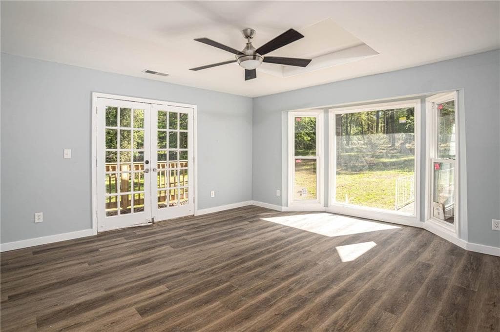 5 bedroom, 3 bathroom, 3,256 sq ft single family residence for sale at 2933 Shelly Drive, Atlanta, GA 30311 — photo 5