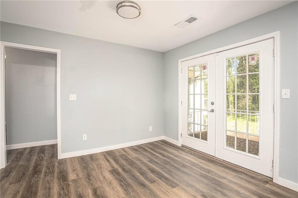 5 bedroom, 3 bathroom, 3,256 sq ft single family residence for sale at 2933 Shelly Drive, Atlanta, GA 30311 — photo 7