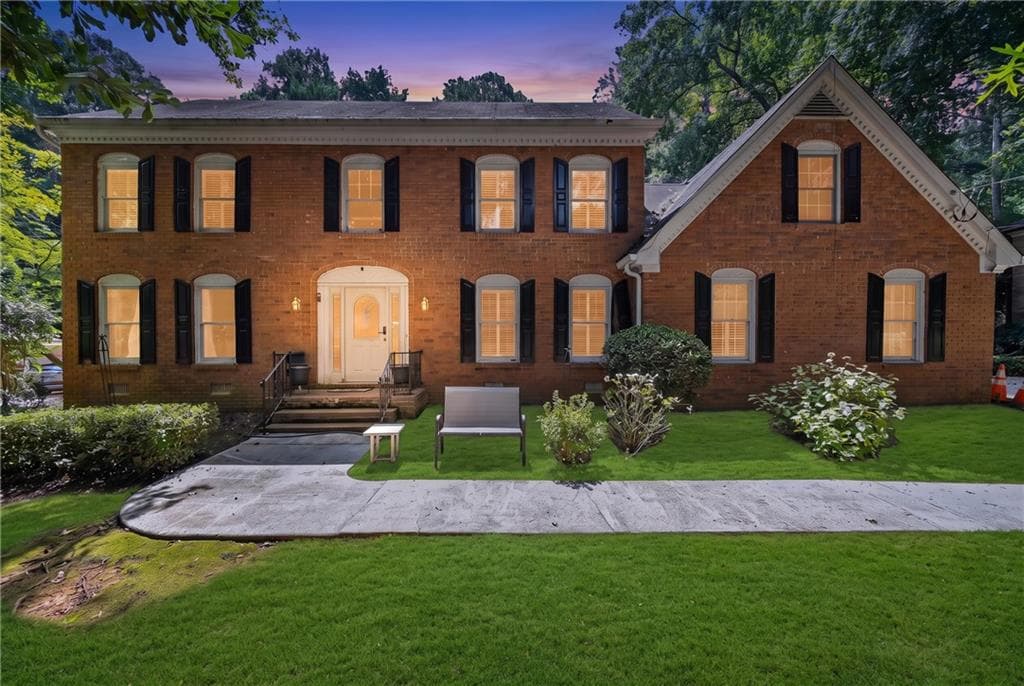5 bedroom, 4 bathroom, 4,036 sq ft single family residence for sale at 85 Shadow Lake Drive, Lilburn, GA 30047 — photo 2