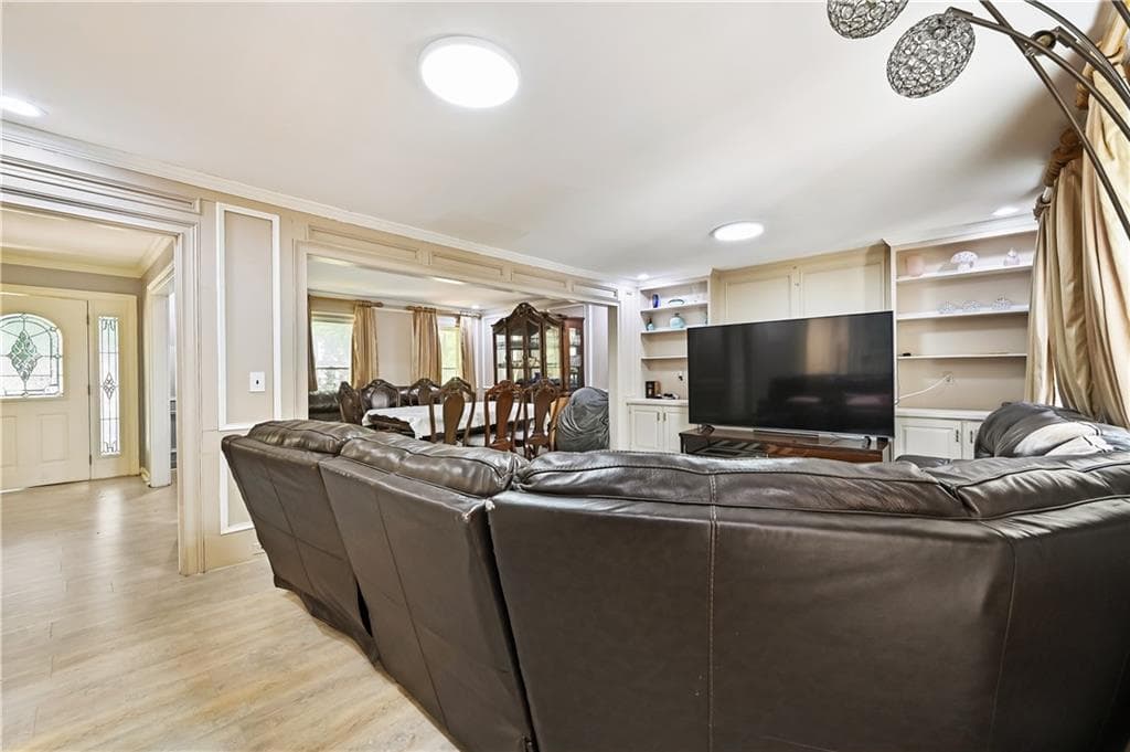 5 bedroom, 4 bathroom, 4,036 sq ft single family residence for sale at 85 Shadow Lake Drive, Lilburn, GA 30047 — photo 8