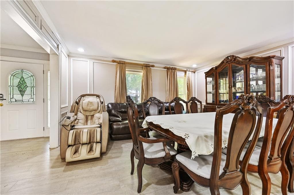 5 bedroom, 4 bathroom, 4,036 sq ft single family residence for sale at 85 Shadow Lake Drive, Lilburn, GA 30047 — photo 10