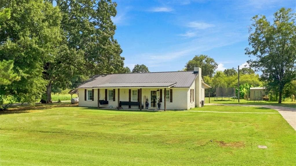 3 bedroom, 2 bathroom, 1,360 sq ft single family residence under contract at 636 Yarbrough Road, Aragon, GA 30104