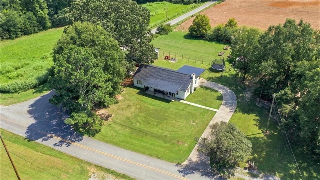 3 bedroom, 2 bathroom, 1,360 sq ft single family residence under contract at 636 Yarbrough Road, Aragon, GA 30104 — photo 3