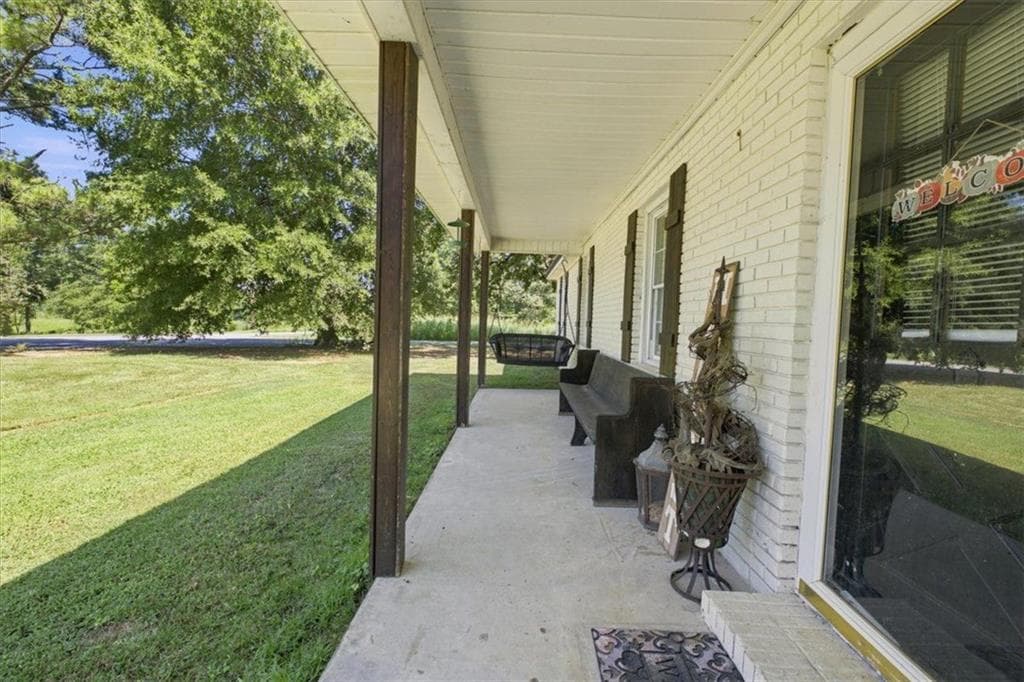 3 bedroom, 2 bathroom, 1,360 sq ft single family residence under contract at 636 Yarbrough Road, Aragon, GA 30104 — photo 4