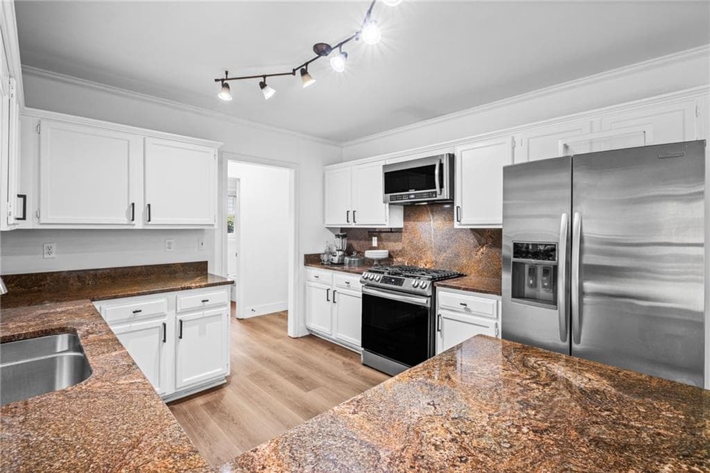 4 bedroom, 3 bathroom, 2,545 sq ft single family residence for sale at 3304 Standing Peachtree Trail, Kennesaw, GA 30152 — photo 9