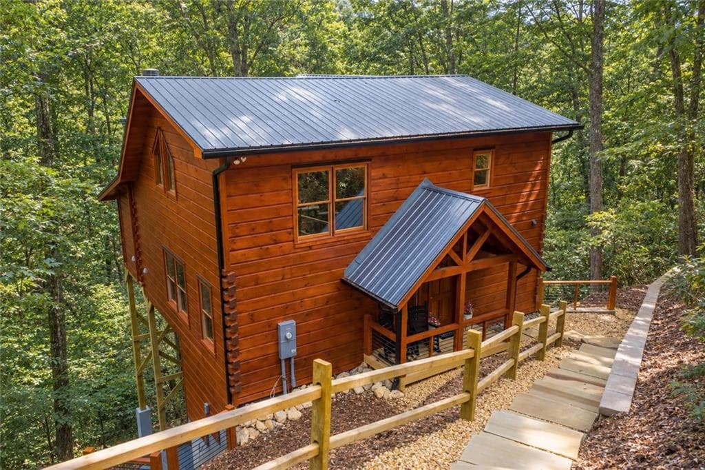 2 bedroom, 2 bathroom, 1,308 sq ft single family residence for sale at 138 Rhondas Way, Ellijay, GA 30540