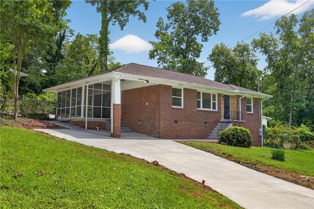 3 bedroom, 2 bathroom, 1,204 sq ft single family residence for rent at 700 Ferris Street, Atlanta, GA 30310 for $2,250 a month — photo 3