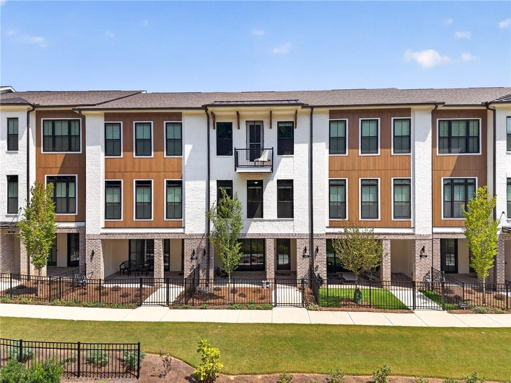 3 bedroom, 3 bathroom, 2,145 sq ft townhouse for sale at 340 Olmstead Way, Alpharetta, GA 30022