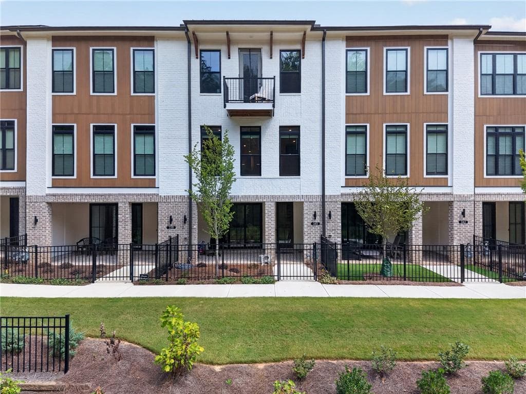 3 bedroom, 3 bathroom, 2,145 sq ft townhouse for sale at 340 Olmstead Way, Alpharetta, GA 30022 — photo 2