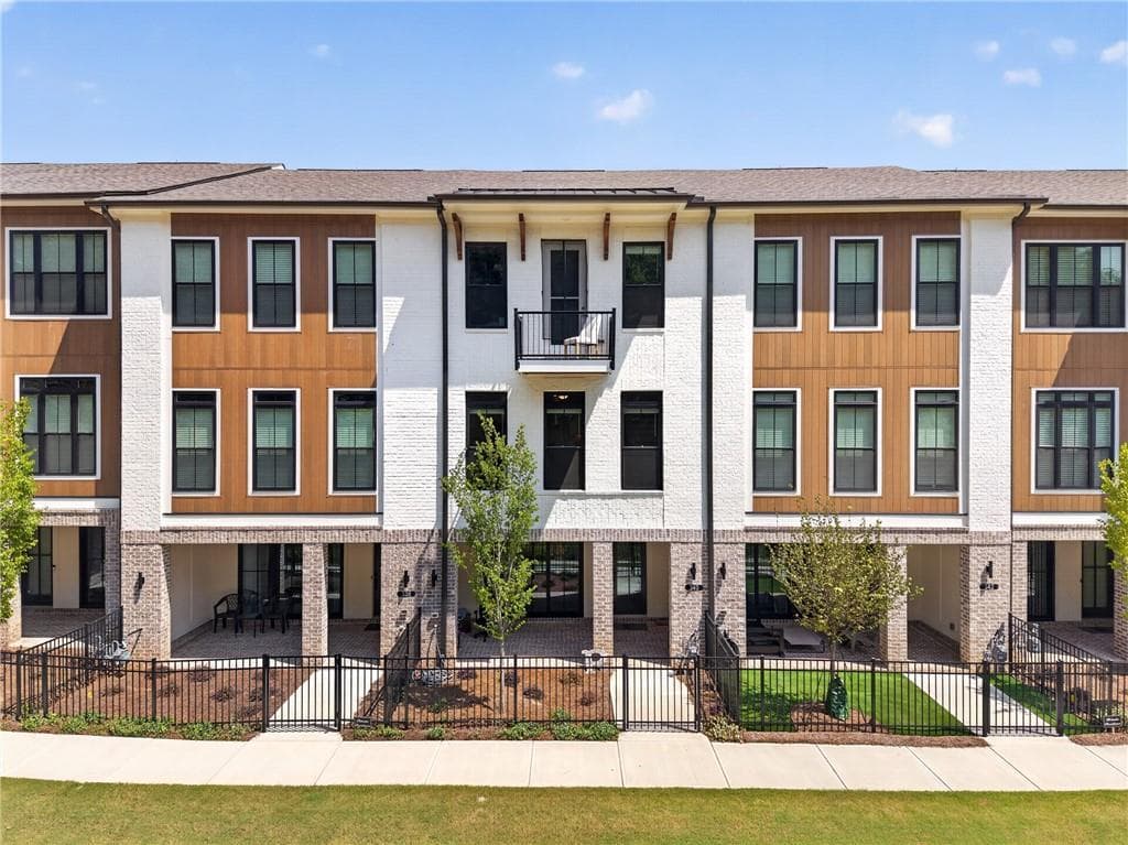 3 bedroom, 3 bathroom, 2,145 sq ft townhouse for sale at 340 Olmstead Way, Alpharetta, GA 30022 — photo 3